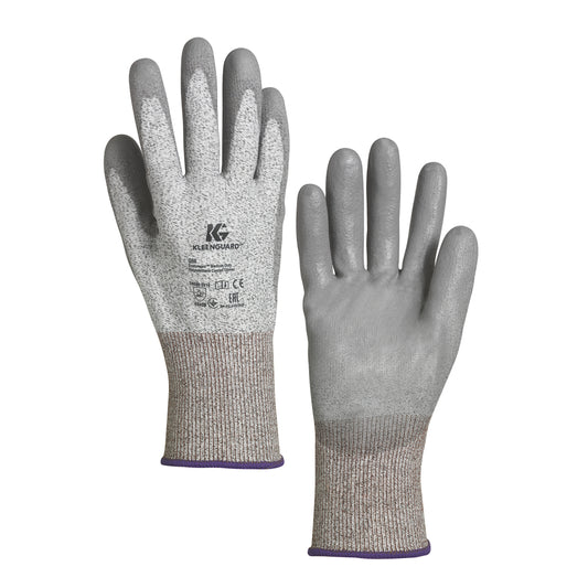 Zwei graue KleenGuard® G60 Endurapro™ schnittfeste Handschuhe (Level 3, handspezifisch) von Kimberly-Clark GmbH mit strukturierten Handflächen/Fingern, gerippten Bündchen, Branding und Level 3 Kennzeichnung; abgebildet mit Handflächen nach oben und unten.