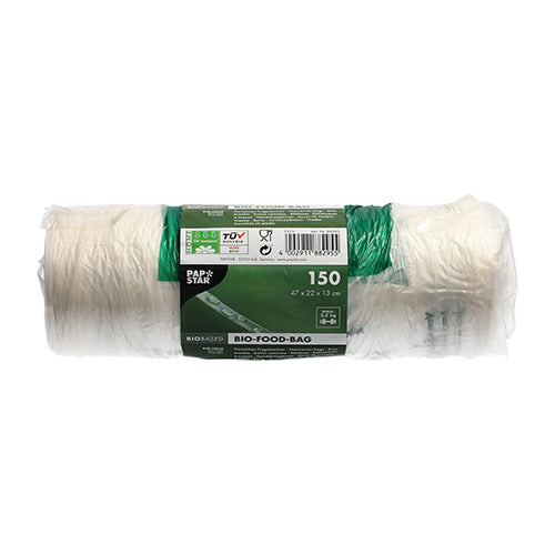 Eine Rolle mit 150 PAPSTAR Hemdchen-Tragetaschen aus Bio-Folie (47x22x13cm) transparent, gebündelt mit grüner Banderole und grün-weißem Etikett mit Produktinfos und Zertifikaten. Umweltfreundliche Knotenbeutel auf Rolle von PAPSTAR GmbH.