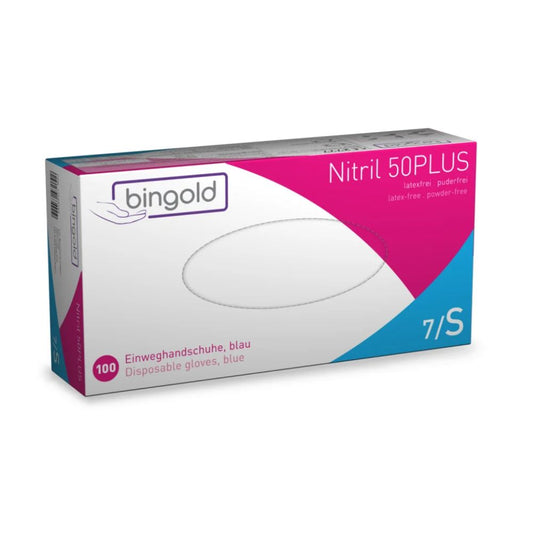 Eine Box Bingold Nitril 50PLUS Einmalhandschuhe der BINGOLD GmbH + Co. KG in den Farben blau und pink, ist latex- und puderfrei, beinhaltet 100 blaue Handschuhe der Größe 7/S, ideal zum Schutz vor chemischen Gefahren.