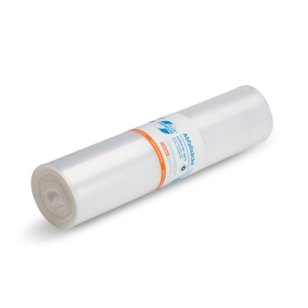 Eine zylindrische Rolle DEISS Premium Plus® 120 Liter Müllsäcke der EMIL DEISS KG (GmbH + Co.) wird ausgestellt, jeder mit einem weißen Etikett mit blauem und orangefarbenem Text. Die klimaneutralen, durchscheinenden Säcke liegen auf einem schlichten weißen Hintergrund und heben ihr umweltfreundliches Recyclingmaterial hervor.