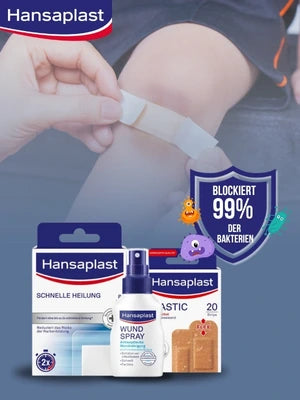 Werbung für Hansaplast Wundversorgung. Eine Hand klebt einem Kind ein Pflaster auf das Knie. Im Vordergrund sind drei Produkte abgebildet: Hansaplast Schnellheilungs-Pflaster, ein Hansaplast Wundspray und eine Packung Classic-Pflaster (20 Stück). Daneben ein Schild mit der Aufschrift: ‚Blockiert 99 % der Bakterien‘, umgeben von Comic-Bakterien in bunten Farben.