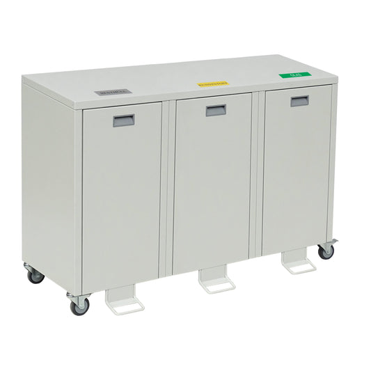 Der Novocal Wertstoffschrank Serie 3000 Dreifachsammler, aus kunststoffbeschichtetem Stahlblech, bietet drei separate Sektionen und macht Mülltrennung für Metall, Brennbares und Dosen bequem und effizient.