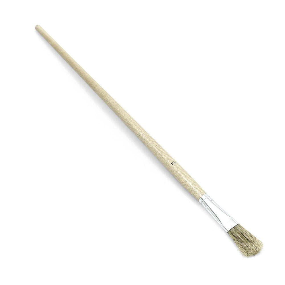 The Nölle Profi Brush striping brush, known for its craftsmanship quality, features a wooden handle and a white metal ferrule. Its light, slightly fanned Chinese bristles highlight the brand's expertise in brush and paintbrush technology.