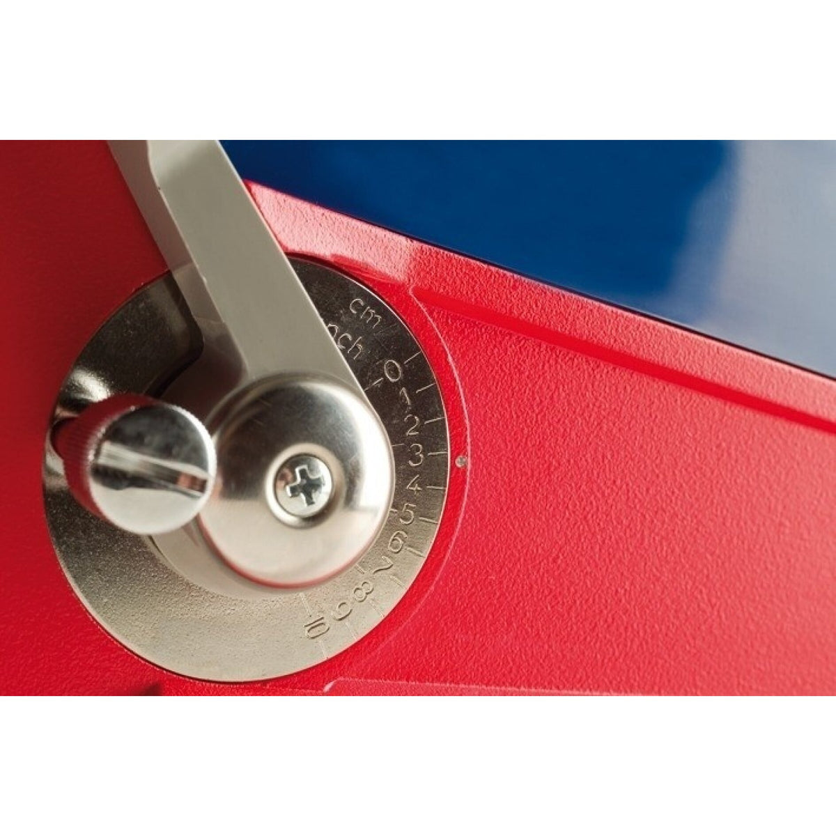 tesa 6038 Semi-Automatic Table-Top Dispenser for Rolls Up to 30 mm Wide – Application