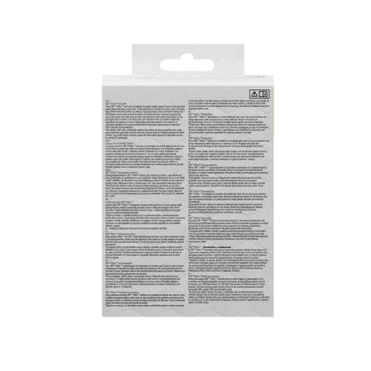 Das Bild zeigt die Rückseite einer 3M™ PELTOR™ Kapselgehörschutz für Kinder-Verpackung der 3M Deutschland GmbH mit Anweisungen, Warnhinweisen und Produktdetails in mehreren Sprachen auf weißem Hintergrund mit einem dezenten geometrischen Muster. Es ist kein Branding oder Produktname sichtbar.