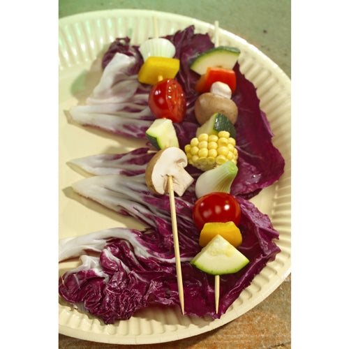 Two PAPSTAR bamboo skewers "pure" (2.5 mm x 20 cm) from PAPSTAR GmbH, loaded with cherry tomatoes, mushrooms, corn, zucchini, peppers, and onions, lie on a paper plate lined with purple radicchio leaves.