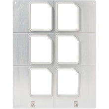 Die Duni GmbH Kassette DF15/25 für Polardeli rPET Mini 100 ml (6er-Nest), verfügt über eine Metallplatte mit sechs rechteckigen Ausschnitten in zwei Spalten und drei Reihen, mit abgerundeten oberen linken Ecken und zwei Schrauben am unteren Rand.