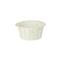 Ein weißes PAPSTAR Muffins-Backförmchen (Ø 5 cm, 3,5 cm hoch) der PAPSTAR GmbH steht leer vor weißem Hintergrund, verpackt zu 20 Stück in einer Faltschachtel und ist ideal zum Backen von Cupcakes oder Muffins.