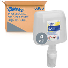 Eine Schachtel mit der Aufschrift "Kleenex® Extra Gel Händedesinfizieren" der Kimberly-Clark GmbH enthält 4 transparente elektronische 1,2-Liter-Kassetten für die Handhygiene; jede Kassette enthält auf dem Etikett Informationen zur Verwendung und Sicherheit.