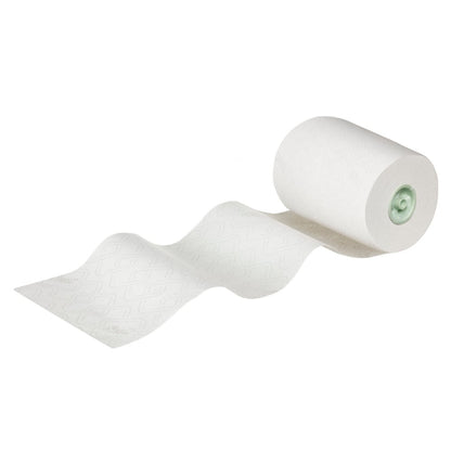 Eine einzelne Rolle Scott® Essential™ Rollenhandtücher E-roll Slimroll™, 1-lagiges weißes Papier von Kimberly-Clark GmbH, wird auf einem einfarbig weißen Hintergrund teilweise abgerollt; sie weist ein dezentes Prägemuster und eine grüne Mittelröhre auf.