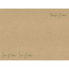 Das Papier Tischset "Love Green" von Duni GmbH (30x40 cm, 250 Stück) zeigt auf braunem Recyclingpapier grüne Handschrift: "think green" oben rechts und "live green love green" unten links. Perfekt als dekorative Tischdekoration.