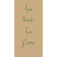 Ein hellbrauner, rechteckiger Hintergrund mit grünem, handgeschriebenem Text "live think love green", der vertikal angeordnet ist, und einem gepunkteten Muster am unteren Rand, das nachhaltige Materialien und einen plastikfreien Lebensstil widerspiegelt. Produkt: Love Green 53055 | Packung (250 Stück) von Duni GmbH.