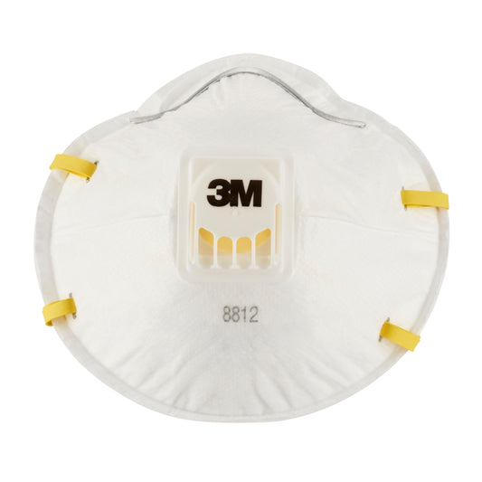 Eine 3M™ Cool Flow™ Partikelmaske 8812, FFP1, mit Ventil (3er-Pack) von 3M Deutschland GmbH mit zentralem Ausatemventil und gelben Bändern ist vor neutralem Hintergrund zu sehen. Die Modellnummer steht unter dem Ventil.