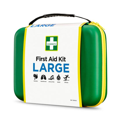 Ein grün-gelber Hartschalen Orkla Wound Care AB Erste-Hilfe-Kasten GROSS (1 Stück) mit schwarzem Griff und gelbem Reißverschluss, beschriftet mit "First Aid Kit LARGE", konzipiert für Notfälle wie Wunden, Verbrennungen, Verstauchungen, Kreislauf und Atmung.
