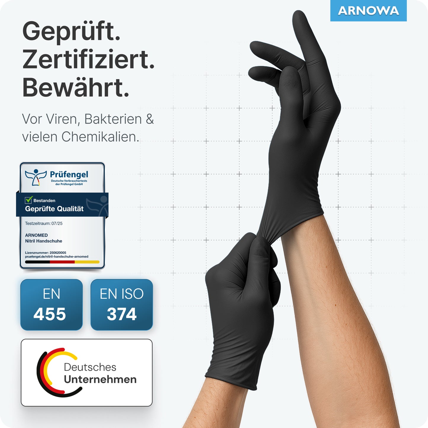 Eine Person zieht ARNOMED NITRIL MIDNIGHT BLACK Einmalhandschuhe von ARNOWA GmbH an. Zertifikate im Bild zeigen, dass diese schwarzen, reißfesten Nitrilhandschuhe gegen Viren, Bakterien und Chemikalien geprüft und zertifiziert sind.