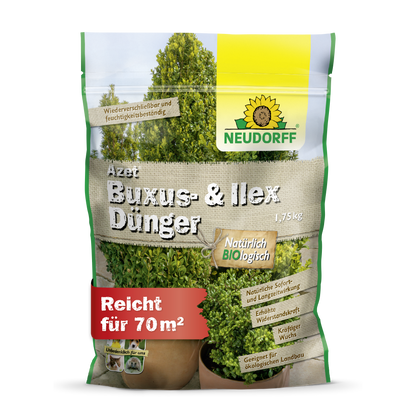 Ein 1,75-kg-Sack Neudorff Shop Azet Buxus- & IlexDünger steht aufrecht und zeigt auf der Verpackung grüne Buchsbäume und Ilexe, auf der Vorderseite sind Produktinformationen und 70 m² Reichweite aufgedruckt.