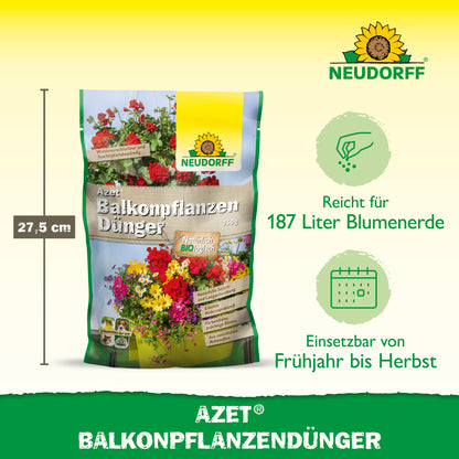 Eine Tüte mit Neudorff Shop Azet BalkonpflanzenDünger steht aufrecht. Die Verpackung zeigt Sommerblumen und Details: 27,5 cm Höhe, geeignet für 187 L Erde in Balkonkästen, wirksam von Frühjahr bis Herbst.