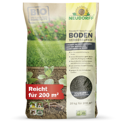 Ein 20-kg-Sack Neudorff Terra Preta BodenVerbesserer aus dem Neudorff Shop zeigt ein grünes und gelbes Branding, Bilder von Erde, Pflanzen und Früchten, den roten Text "Reicht für 200 m²" und hebt biologische, natürliche Inhaltsstoffe zur Bodenverbesserung hervor.