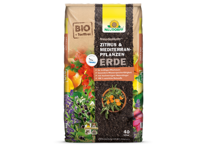 Ein 40-Liter-Sack Neudorff Shop NeudoHum Zitrus- & MediterranpflanzenErde-organische, torffreie Erde ideal für Zitrus- und mediterrane Pflanzen. Mit BIO-Etikett und farbenfrohen Frucht-, Blüten- und Blattbildern; perfekt für Urban Jungle oder Balkongärten.