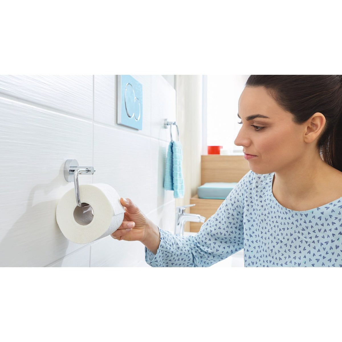 tesa SMOOZ Toilet Paper Holder without Lid, Chrome-Plated, Includes Adhesive Solution – Instructions for Use