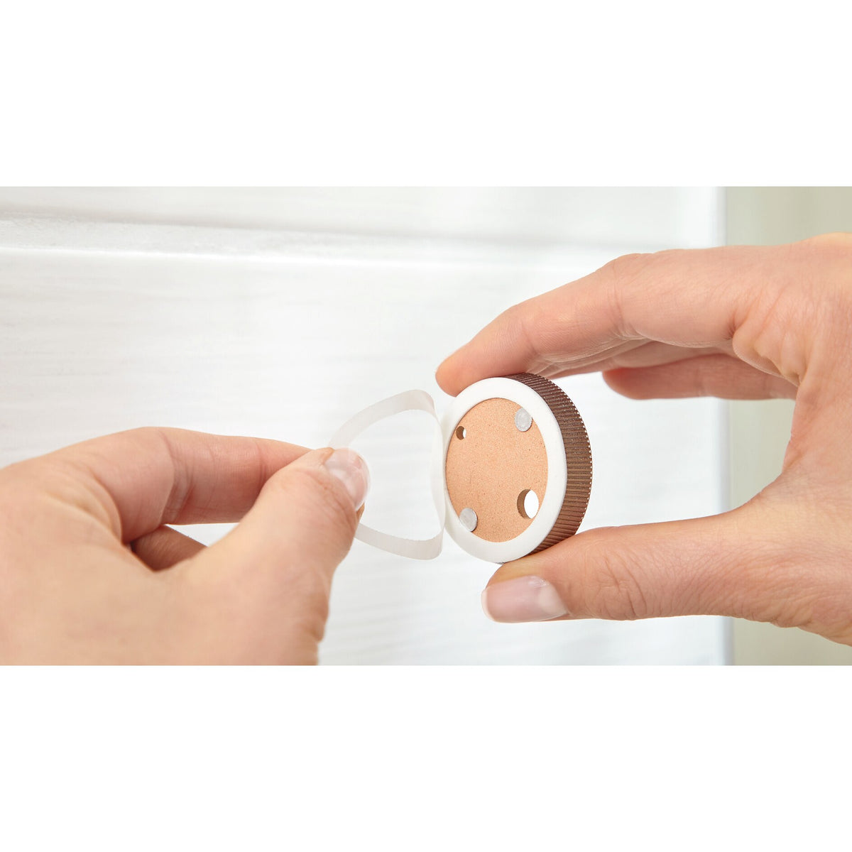 tesa SMOOZ Toilet Paper Holder without Lid, Chrome-Plated, Includes Adhesive Solution – Instructions for Use