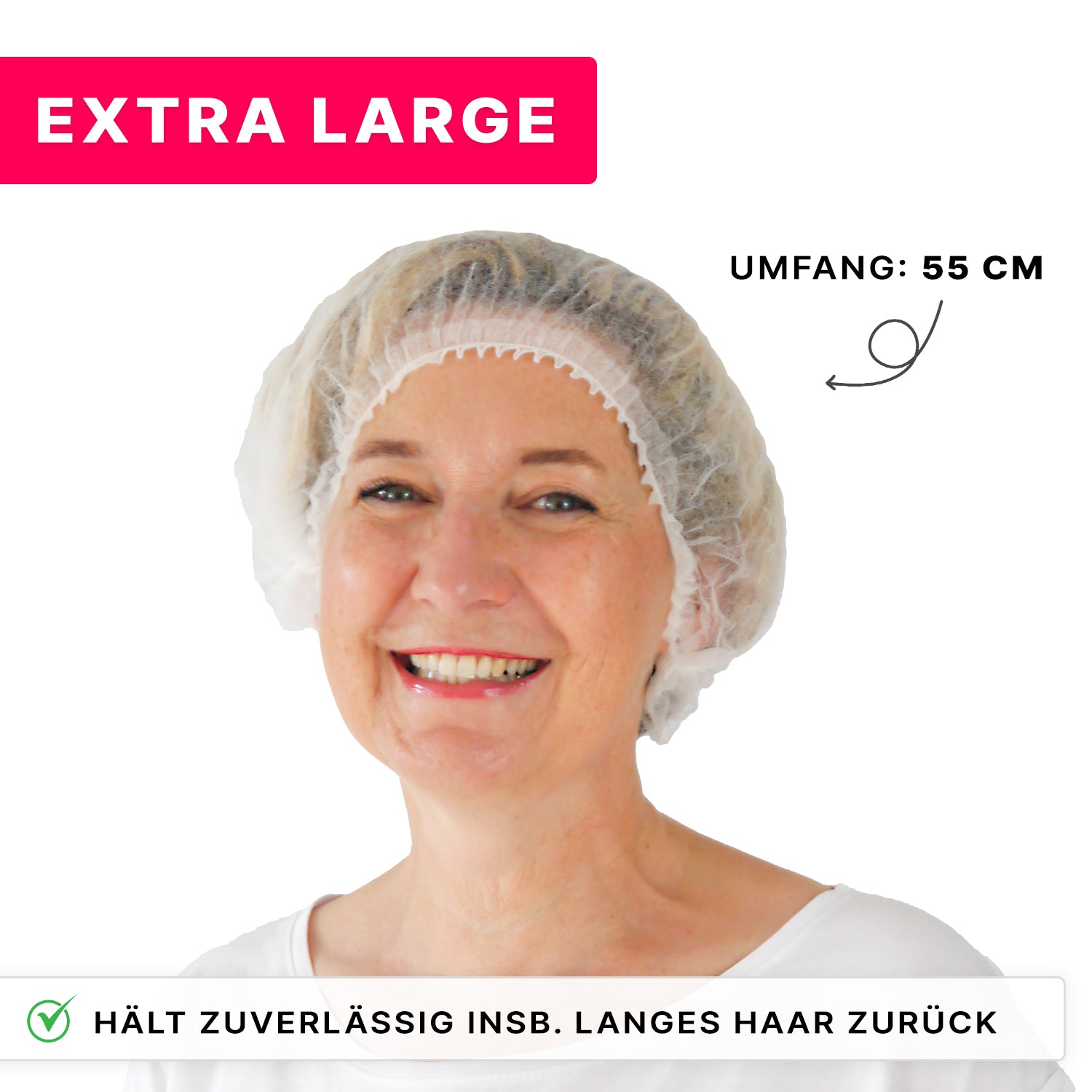 Eine Person lächelt und trägt die ARNOMED COVER PP-KLIPPHAUBE XL Einmalklipphaube aus PP-Vlies (55cm Umfang) von ARNOWA GmbH. "EXTRA LARGE" und ein Häkchen betonen: "Hält zuverlässig insb. langes Haar zurück - für beste Hygiene.