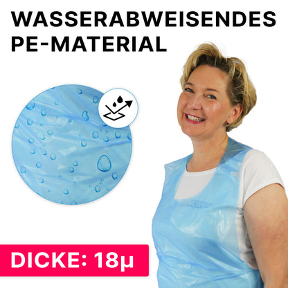 Eine Frau trägt die ARNOMED COVER PE-SCHÜRZE (ARNOWA GmbH, 18µ), lächelt und zeigt im Close-up wasserabweisende Wassertropfen auf der PE-Einmalschürze. Text: "Wasserabweisendes PE-Material" und "Dicke: 18µ".