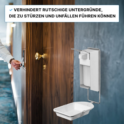 Eine Person benutzt eine Schlüsselkarte an einer Holztür; im Vordergrund ist eine ARNOMED DISPENSER TROPFSCHALE der ARNOWA GmbH für Seifen- und Desinfektionsmittelspender zu sehen. In einem Textfeld ist zu lesen: "Verhindert rutschige Untergründe und Unfälle.