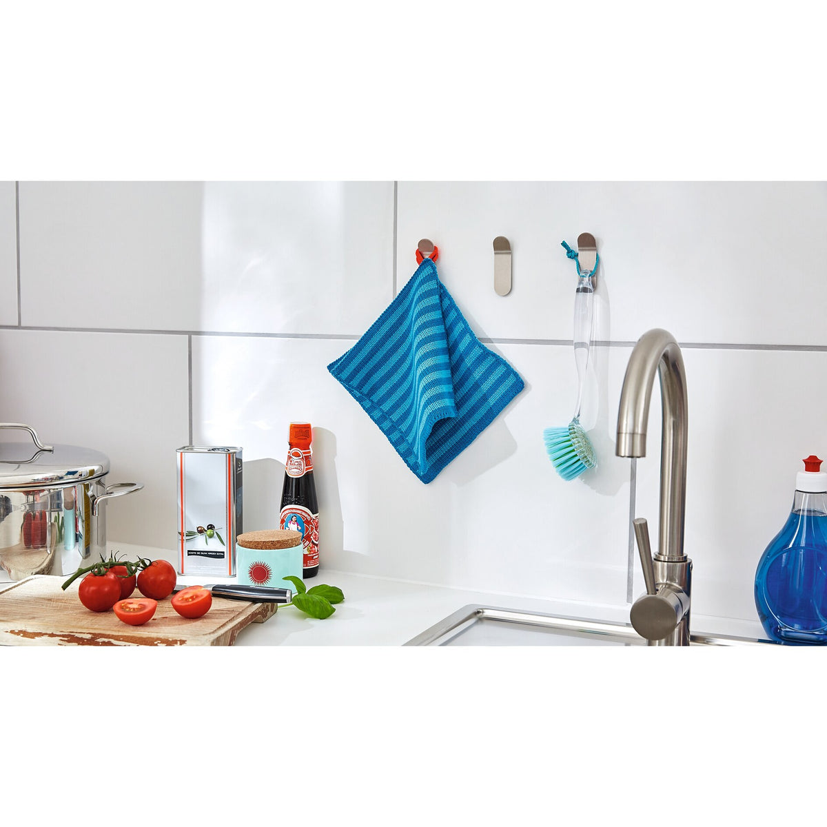tesa Powerstrips Metal Hooks, White – Usage