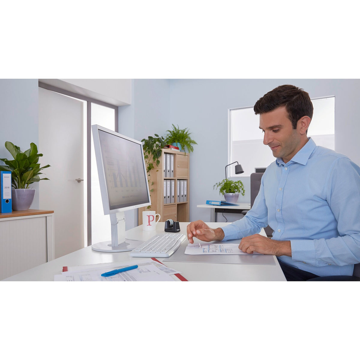 tesafilm eco & clear, transparent, 10 m x 15 mm – Application