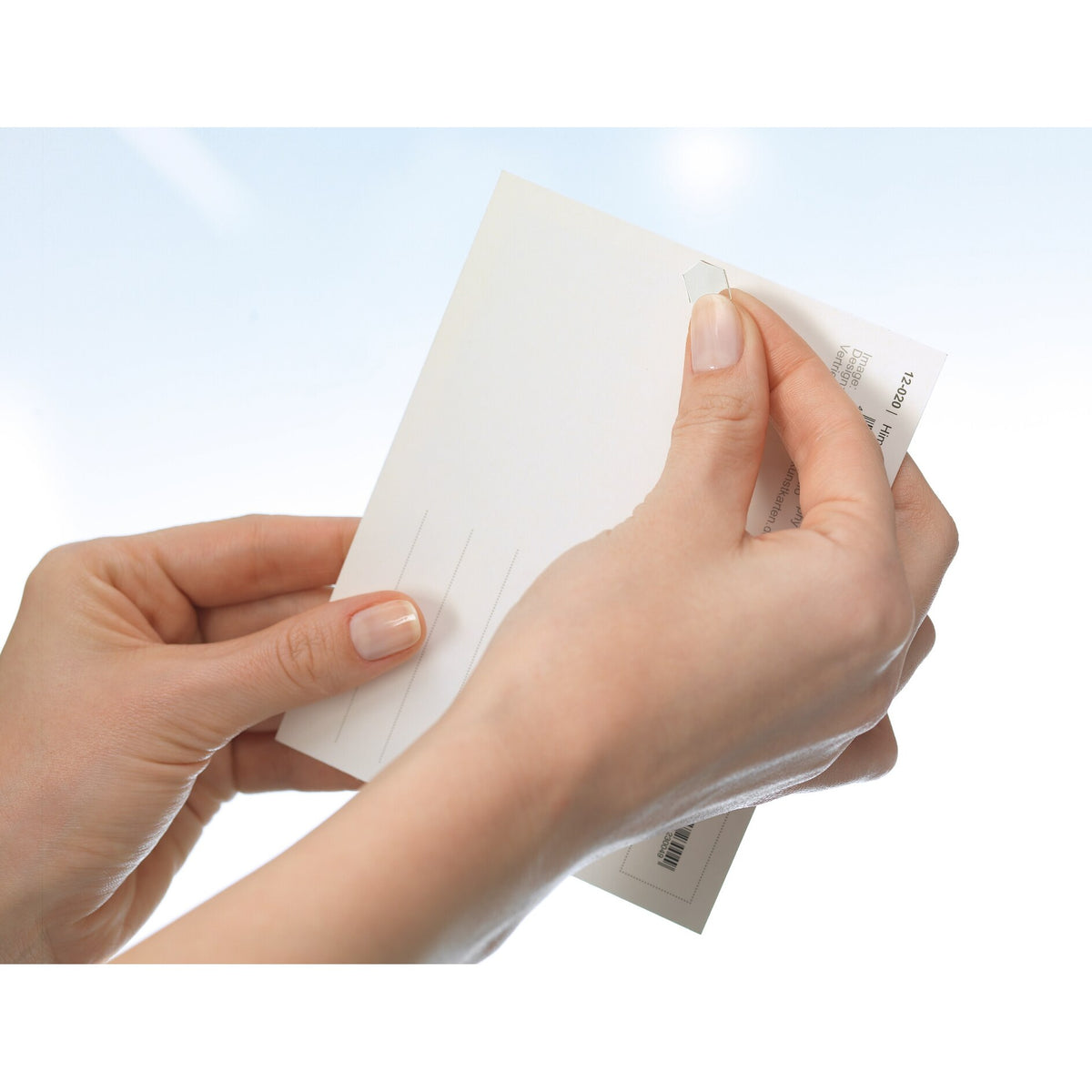 tesa Tack Transparent Adhesive Pads, Large Transparent Pads – Application