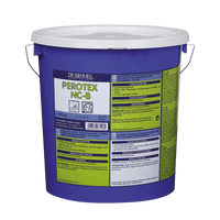 Ein blauer 10-kg-Kunststoffeimer mit der Aufschrift "Dr. Schnell PEROTEX NC-B" enthält einen chlorhaltigen Geschirrreiniger für gewerbliche Spülmaschinen von DR.SCHNELL; das mehrsprachige Etikett enthält Produktinfos, Anweisungen und Warnhinweise.