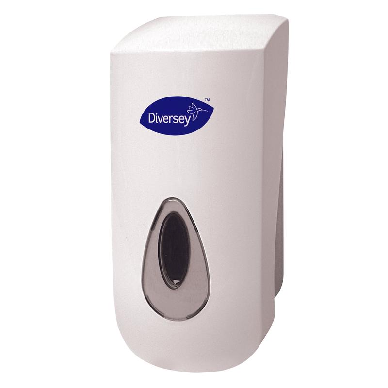 Ein weißer, wandmontierter Soft Care Bulk Nachfüllspender (800 ml) von Diversey Deutschland GmbH & Co. OHG verfügt über ein transparentes Fenster, ein blaues "Diversey"-Logo, manuelle Bedienung und ist abschließbar. Kompatibel mit 800 ml Soft Care Nachfüllspendern.