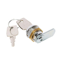 Das TASKI Schloss für Deckel von Diversey Deutschland GmbH & Co. OHG passt zu den Deckeln 7517362, 7517363, 7517364, 7517243 und 7517263. Er hat eine verchromte Oberfläche, robustes Material, einen geschlitzten Verschluss mit zwei Schlüsseln an einem Schlüsselring und enthält eine Messingunterlegscheibe. Packung mit 1 Stück.