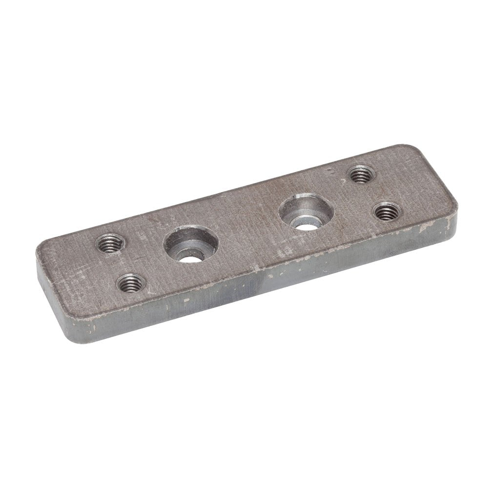 Der TASKI Konnektor für Tuchboxhalter (Fix) von Diversey Deutschland GmbH & Co. OHG ist eine rechteckige Montageplatte aus Metall mit vier Gewindeeckenlöchern und zwei großen Mittellöchern, die mit allen Trolleys kompatibel ist.