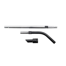 Das TASKI AERO Upgrade Kit von Diversey enthält einen Metallrohrbogen, ein Schlauchanschlussstück und eine teleskopierbare Stange für Aero Kesselsauger, die auf weißem Hintergrund abgebildet sind, um die Reinigungsleistung der einzelnen Aufsätze hervorzuheben.