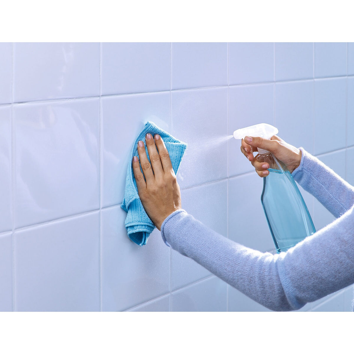 tesa Mounting Tape for Tiles and Metal, White – Application