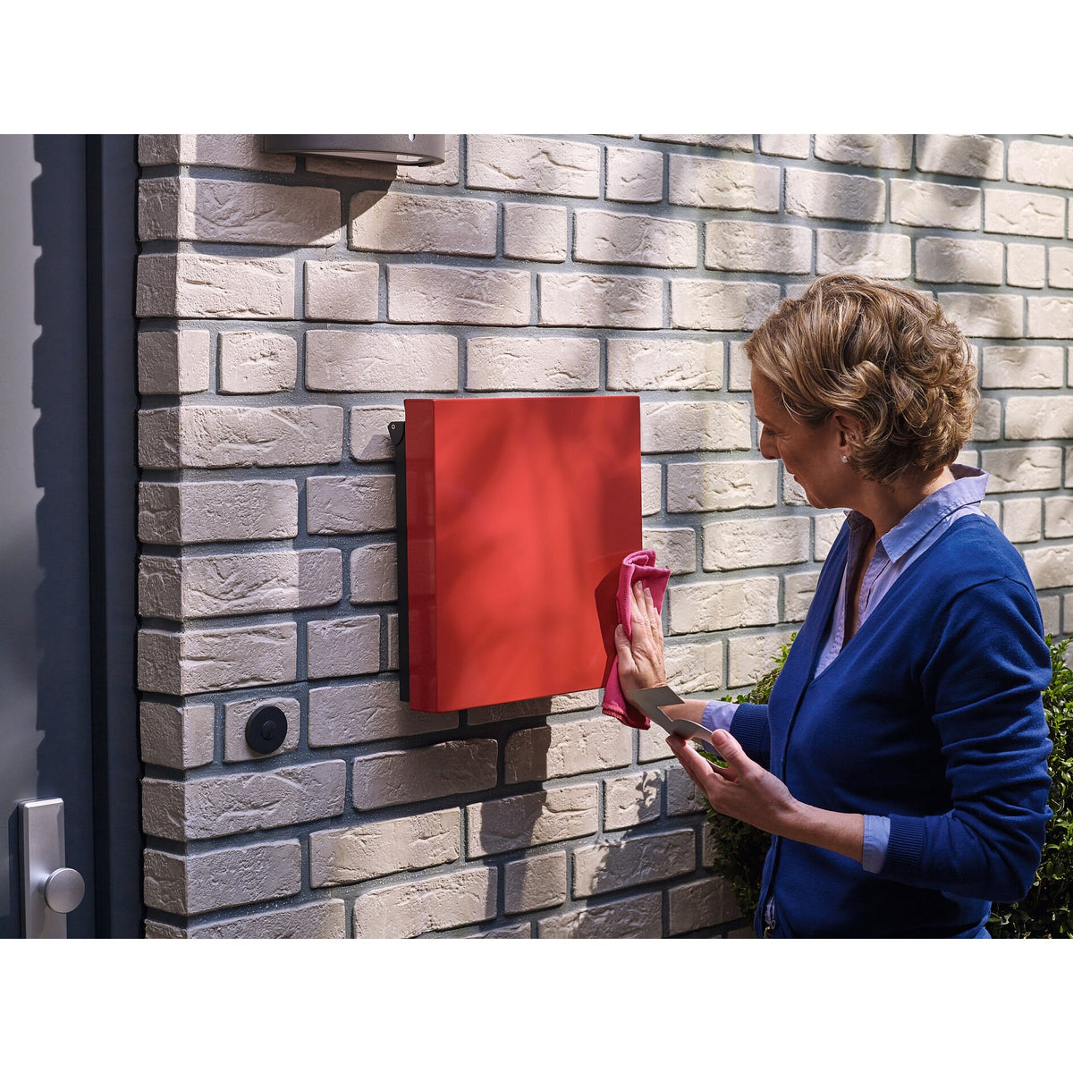 tesa Mounting Tape for Masonry and Stone, Gray, up to 10 kg/m – Application