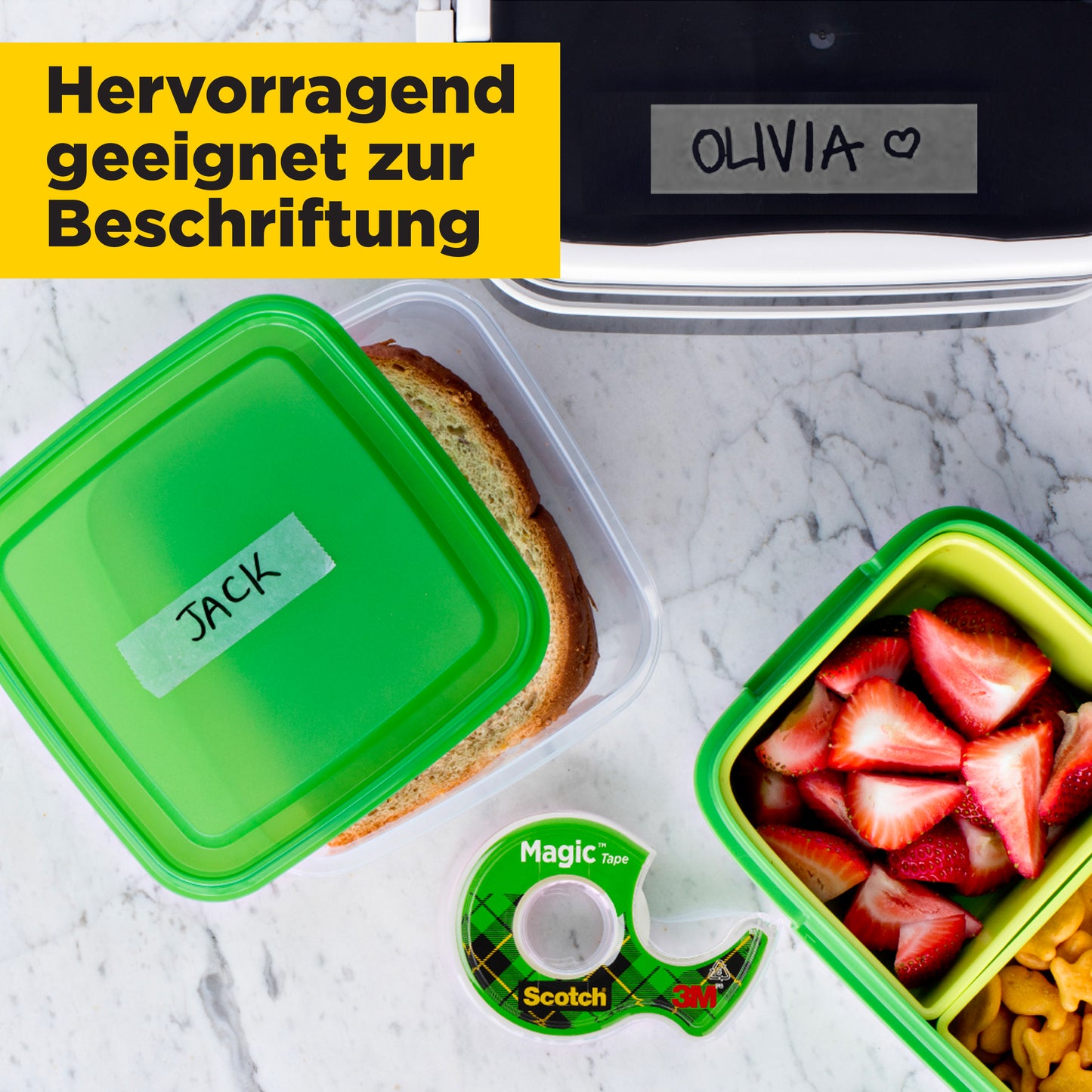 Auf einer weißen Fläche befinden sich beschriftete Sandwich- und Snackbehälter sowie eine Rolle Scotch® Magic™ Unsichtbares Klebeband 8-1925R3 von 3M Deutschland GmbH. Text: "Hervorragend geeignet zur Beschriftung.
