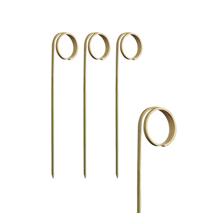 Auf weißem Hintergrund stehen vier PAPSTAR 100 Fingerfood-Picker „pure“ aus hochwertigem Kunststoff mit spitzem Ende und Schlaufe von PAPSTAR GmbH – ideal für Partys und Veranstaltungen.