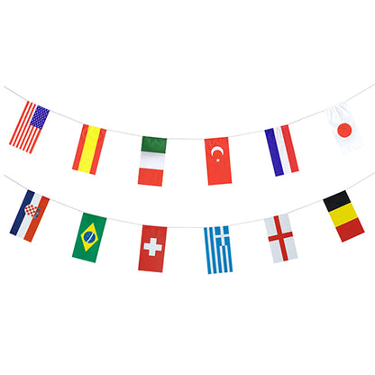 Zwei PAPSTAR Flaggenketten Papier (10 m, schwer entflammbar) mit 32 Nationen, darunter die USA, Spanien und Japan, hängen vor einem weißen Hintergrund. Dekorativ und schwer entflammbar für mehr Sicherheit von PAPSTAR GmbH.
