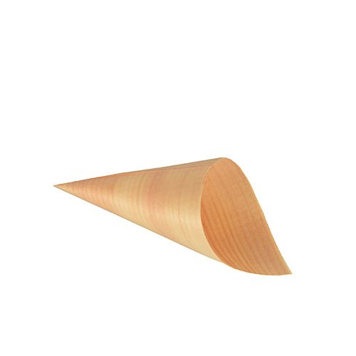 Eine einzelne PAPSTAR 50 Fingerfood - Spitztüte, Holz „pure“ der PAPSTAR GmbH, hergestellt aus umweltfreundlichem, hellem Holzfurnier, liegt leer auf der Seite vor weißem Hintergrund – ideal zum stilvollen Servieren von Fingerfood.