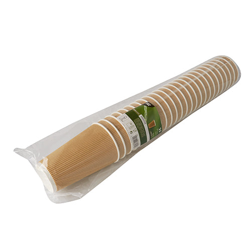 Eine Packung mit 25 „To Go“-Pappbechern mit Ripple Wall der PAPSTAR GmbH mit strukturierter Oberfläche, verpackt in durchsichtigem Kunststoff und mit einem grün-weißen Produktetikett.