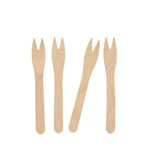 Vier PAPSTAR Snack-Gabeln aus Holz "pure", 12,1 cm, von PAPSTAR GmbH sind auf weißem Hintergrund angeordnet. Die umweltfreundlichen Gabeln im Beutel (25 Stück) sind biologisch abbaubar, schlicht und identisch in Form und Farbe.