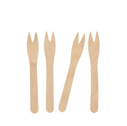 Vier PAPSTAR Snack-Gabeln aus Holz "pure", 12,1 cm, von PAPSTAR GmbH sind auf weißem Hintergrund angeordnet. Die umweltfreundlichen Gabeln im Beutel (25 Stück) sind biologisch abbaubar, schlicht und identisch in Form und Farbe.