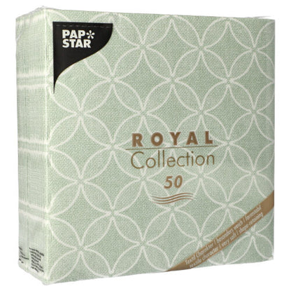 Eine Packung mit 50 PAPSTAR Servietten "ROYAL Collection" 1/4-Falz, 40 x 40 cm, grün von PAPSTAR GmbH, mit weißem geometrischem Muster und goldener und weißer Schrift auf der Vorderseite.