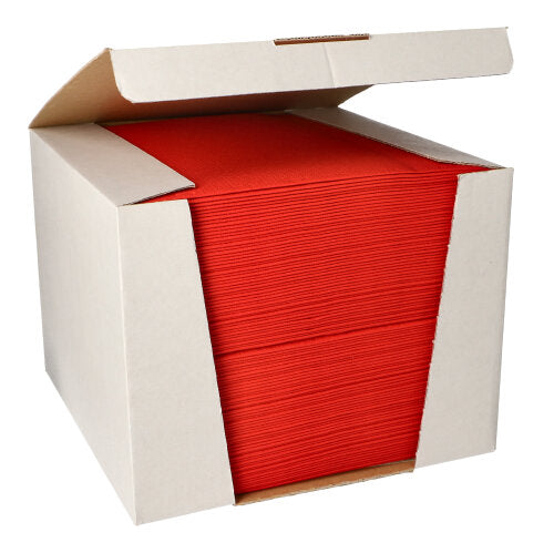 In a white box of PAPSTAR GmbH, partially opened, there are neatly arranged 100 red napkins (40cm x 40cm) of the "ROYAL Collection" in 1/4 fold format made from high-quality material.