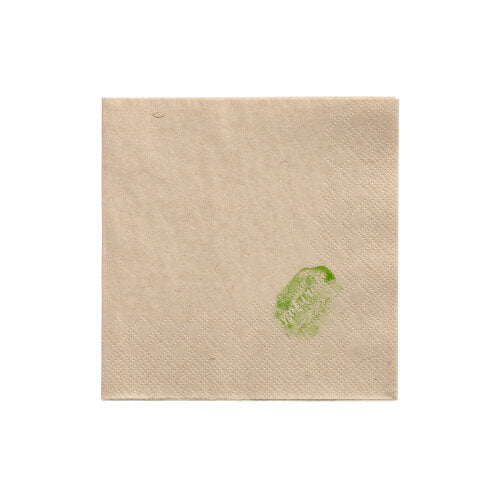 Eine 2-lagige PAPSTAR-Papierserviette (24 x 24 cm, 1/4-Falz) der PAPSTAR GmbH weist einen kleinen grünen Fleck in der Nähe einer Ecke auf und liegt auf einem schlichten weißen Hintergrund.