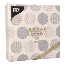 Ein 50er-Pack PAPSTAR Servietten "ROYAL Collection" 1/4-Falz 40 x 40 cm in rosa von PAPSTAR GmbH, mit dekorativem Design und Produktangaben auf der Vorderseite.