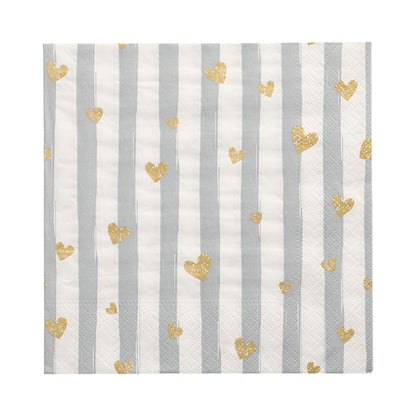 Die PAPSTAR 30 Servietten von PAPSTAR GmbH sind dreilagig, 33 x 33 cm groß und mit vertikalen hellgrau-weißen Streifen sowie kleinen goldfarbenen Herzen verziert.